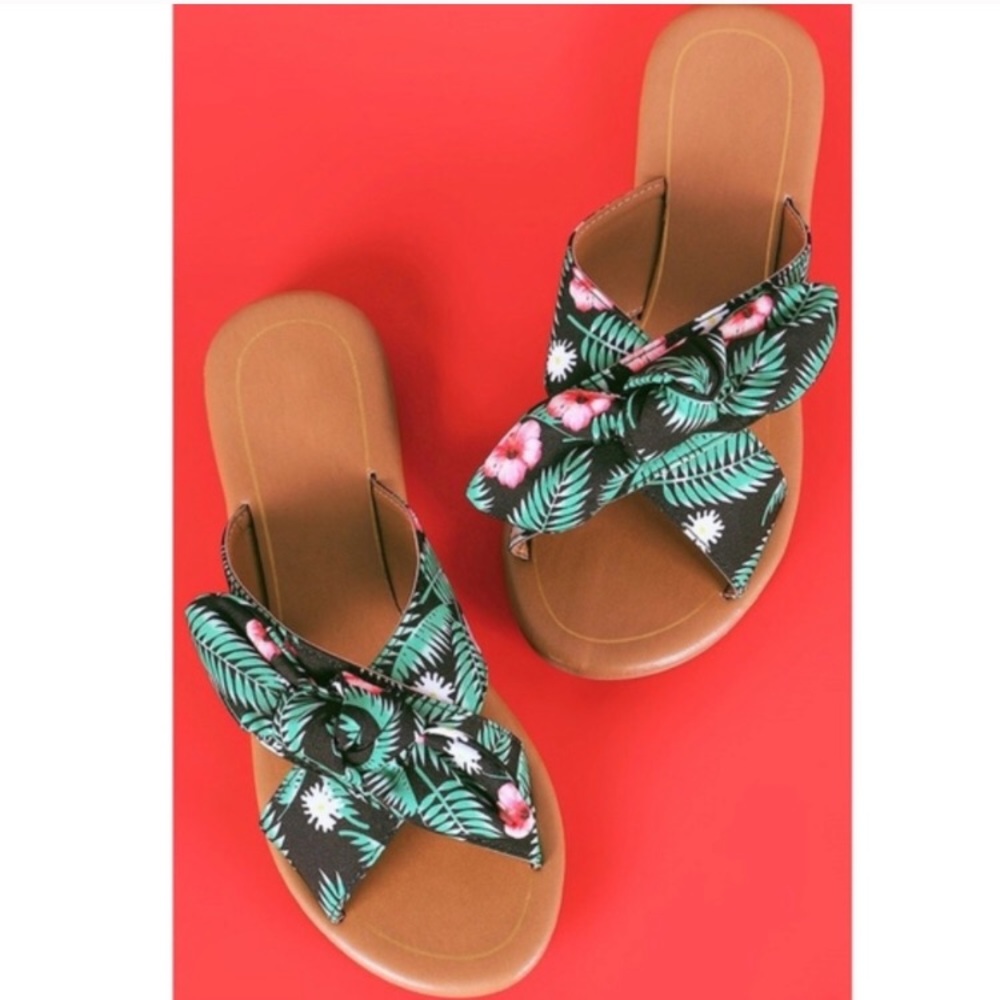 FLASH SALE π₯ HPπ π΄ NIB Tropical Design Sandals - Picture 3 of 4